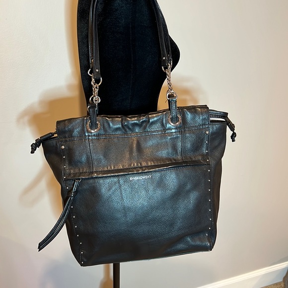 B Makowsky black leather shoulder handbag with silver chain - Picture 2 of 14